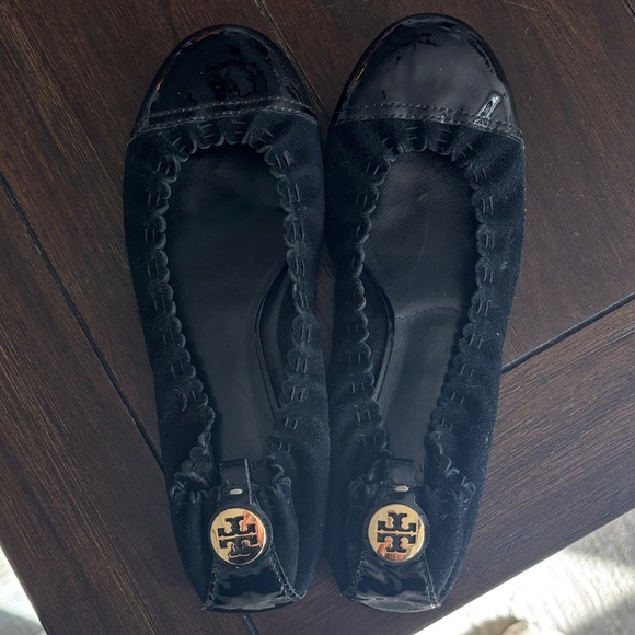 Tory Burch Shoes - Tory Burch Ballet style closed toe shoe